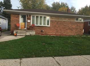 22034 Elmwood Ave, Eastpointe, MI 48021