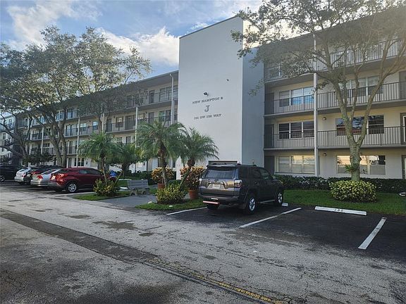 4th image of 101 SW 132nd Way #205J