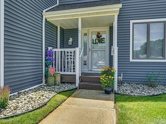 3rd image of 2410 Sylvan Dr APT 5