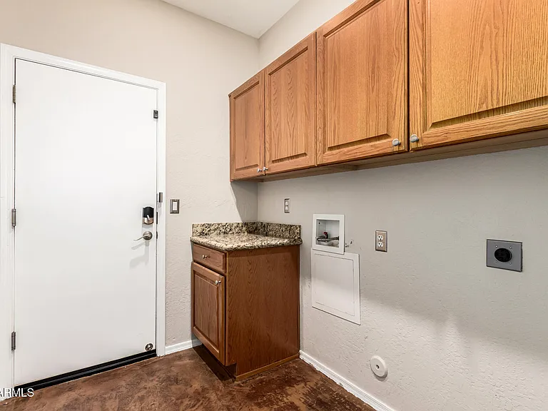 4704 E Hearn Rd — Photo 35