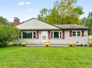 345 Maple Dr, Youngstown, OH