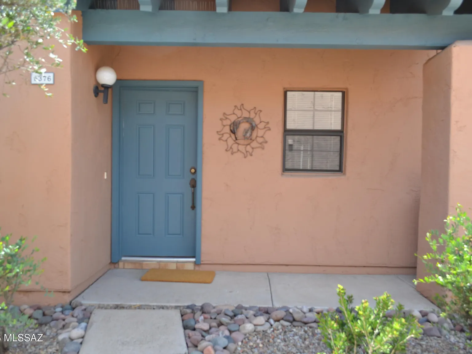 2 bed, 2.0 bath, 1079 sqft, $1,550 — Photo 2
