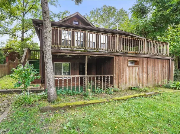 802 Portage Lakes Dr, Akron, OH 44319