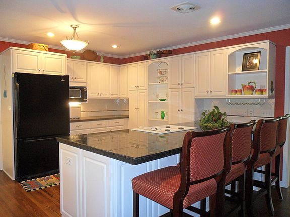 Large Kitchen, Wood Flr.