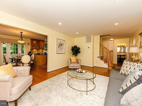 3rd image of 807 Fulton Ave