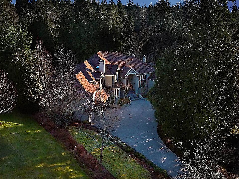 1st image of 20425 NE 71st St