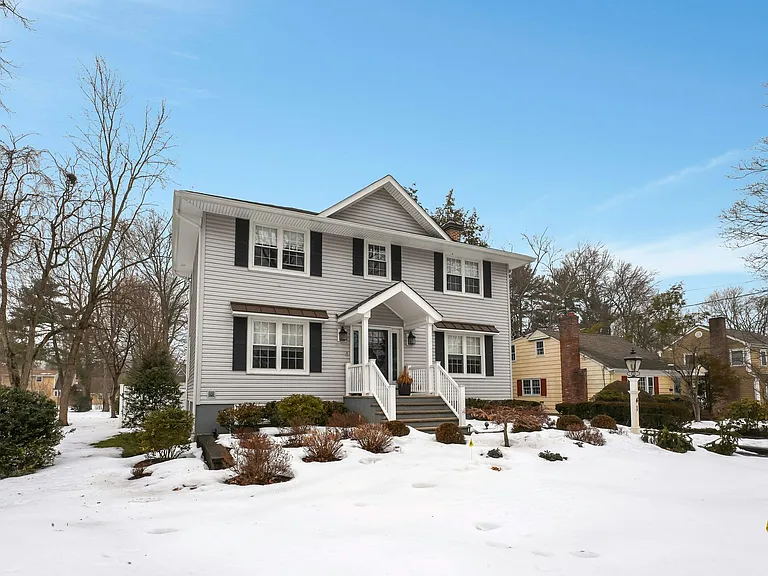 41 Fairview Ave — Photo 2