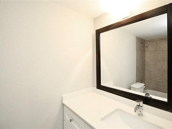 5th image of 1600 West Ave #5