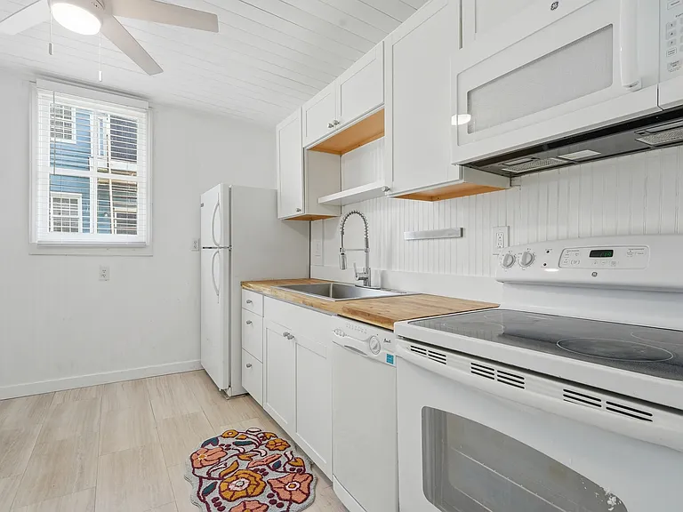 520 E Hall Ln — Photo 23