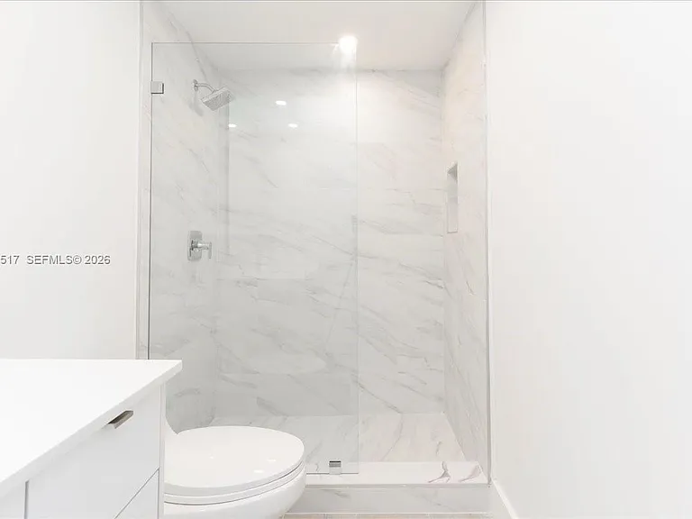 185 SE 14th Ter #2307 — Photo 11