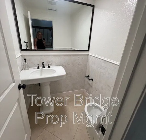 2247 Atrisco Cir — Photo 5