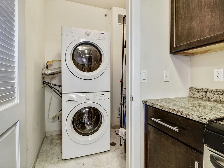5501 Hudson Ave #201 — Photo 1