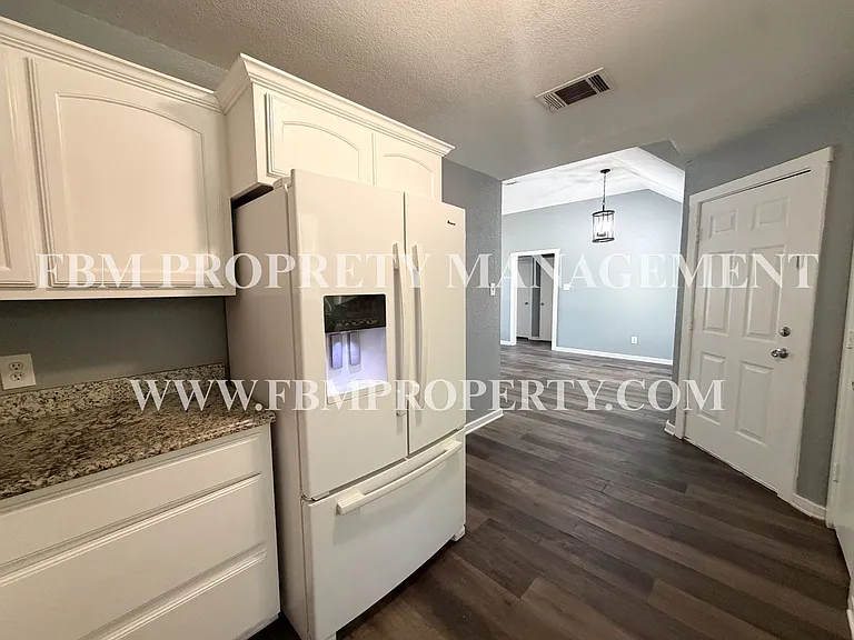 808 Metropolitan Ave — Photo 8