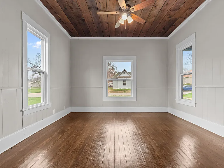 718 W Monterey St — Photo 15