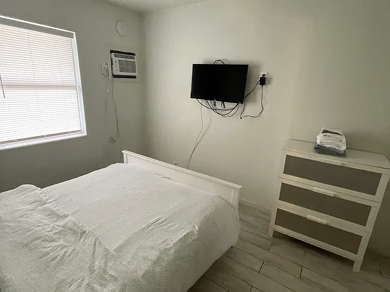 1550 Argyle Dr #1 — Photo 5