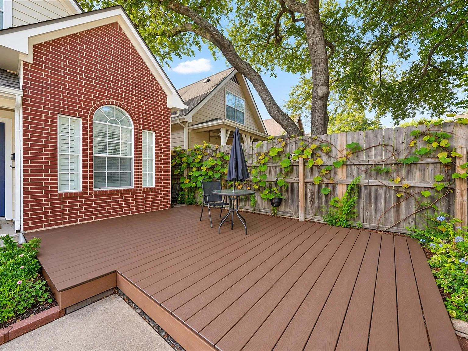 3 bed, 2.0 bath, 1134 sqft, $2,400 — Photo 4