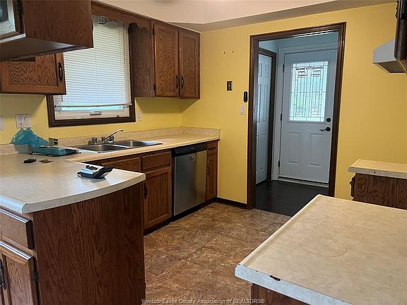 5th image of 390 Ramblewood Dr