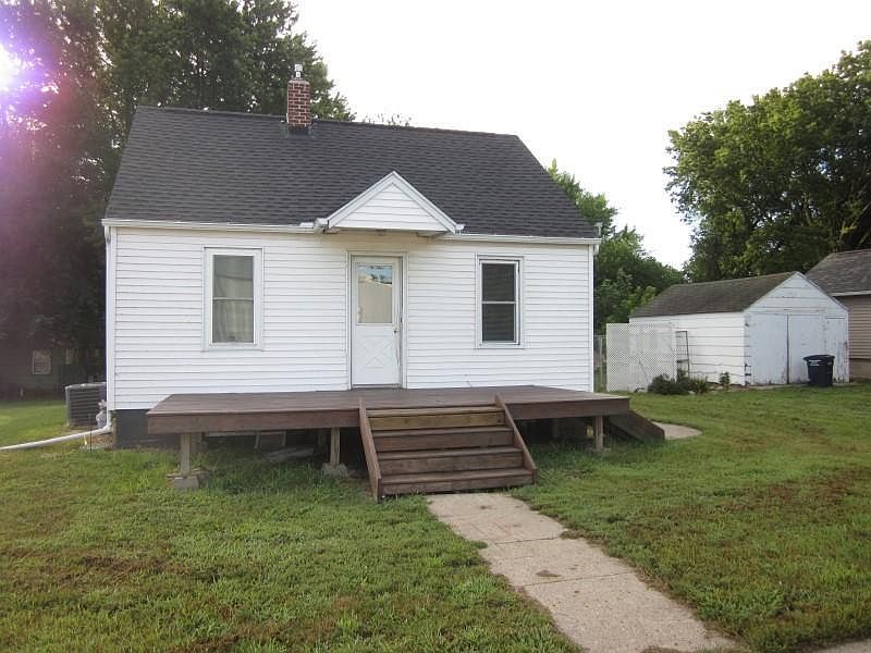 1st image of 206 E 1st St