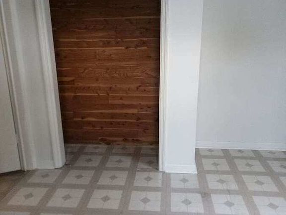 5th image of 140 N Pleasant Ave SE #9