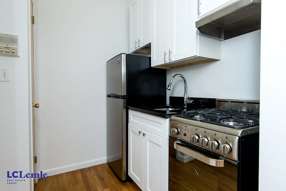 Building Photo - 7 Jones St #1C