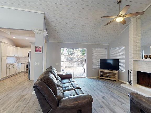 5th image of 8711 Pines Place Dr