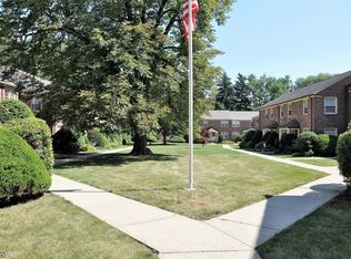 380 Main St APT 42, Chatham, NJ 07928