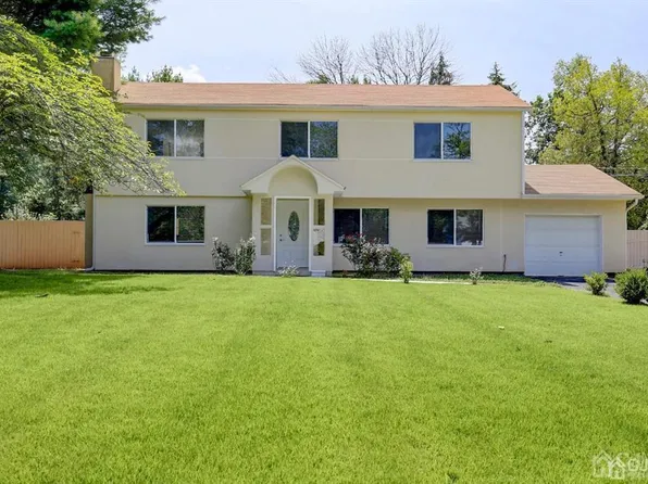 6 Lexington Dr, Manalapan, NJ 07726