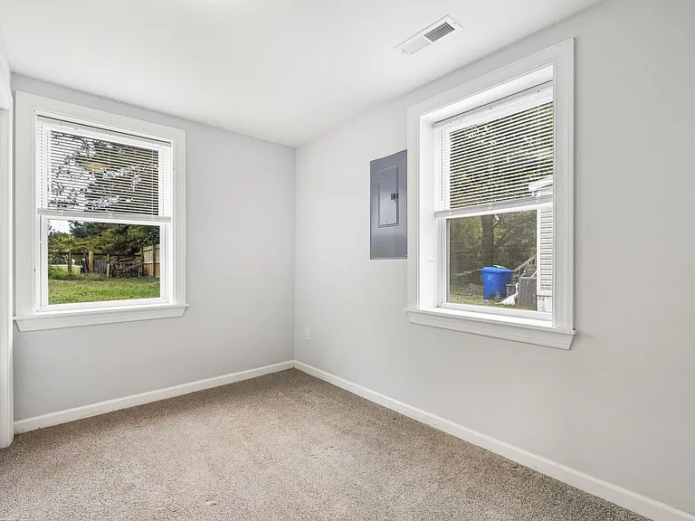 608 Lakeshore Dr — Photo 14