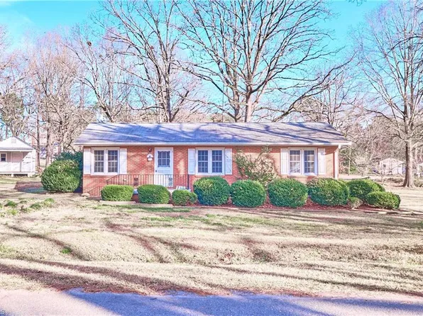 105 Maple St, Biscoe, NC 27209