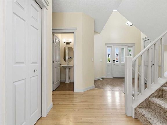 4th image of 47 Evanspark Cir N