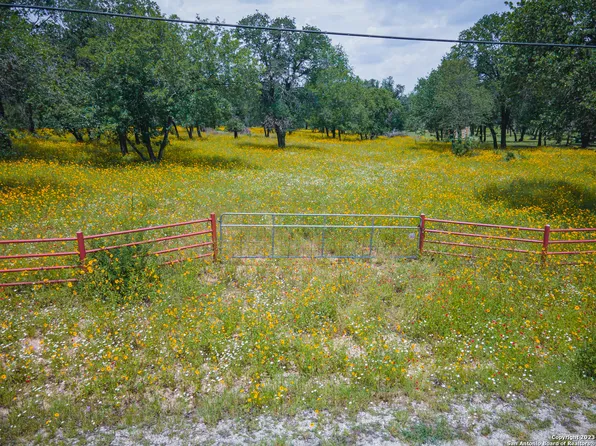 144 County Road 6868 E LOT 2, Natalia, TX 78059