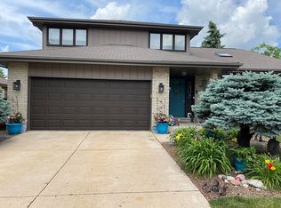 8826 Marshfield Ln, Orland Hills, IL 60487
