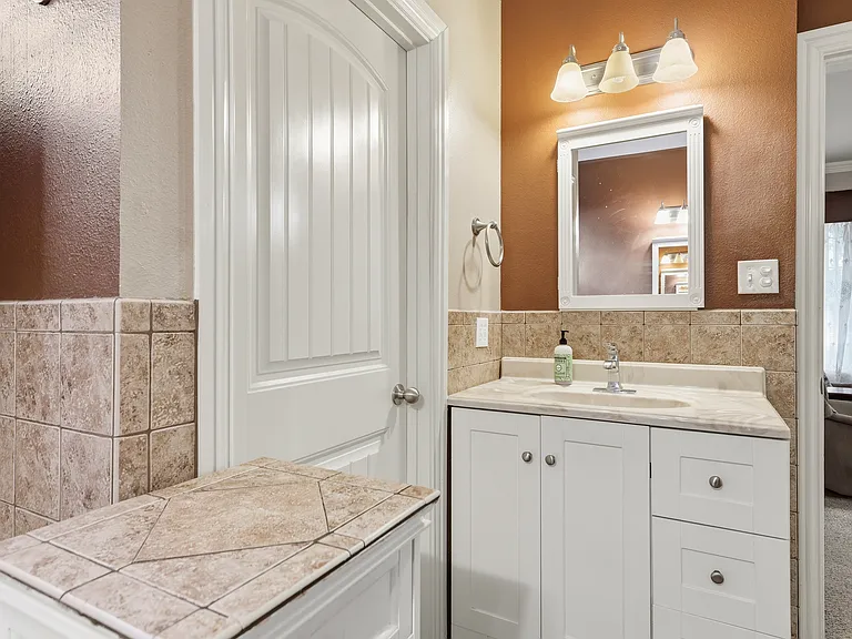 2720 Oates Dr — Photo 50