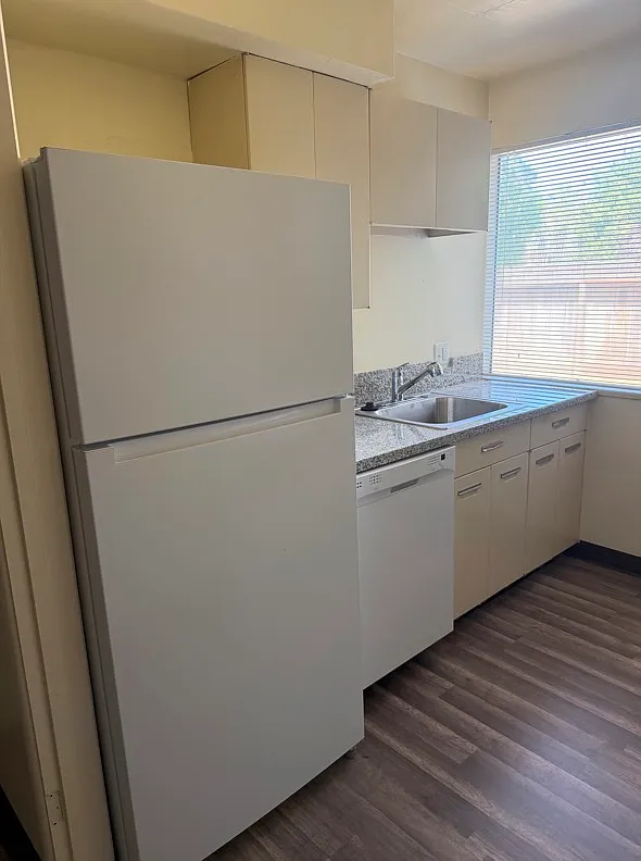 2 bed, 1300 sqft, $1,400 — Photo 2