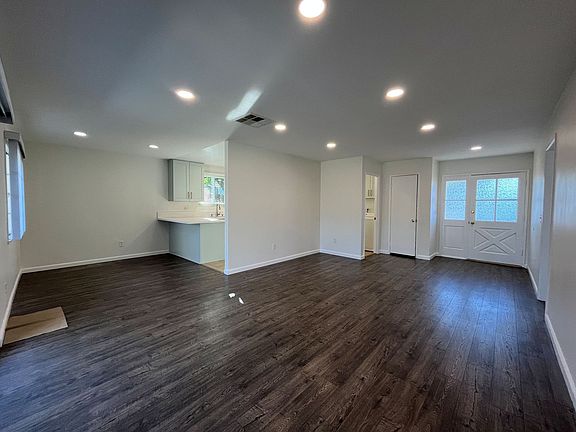5th image of 23844 Victory Blvd