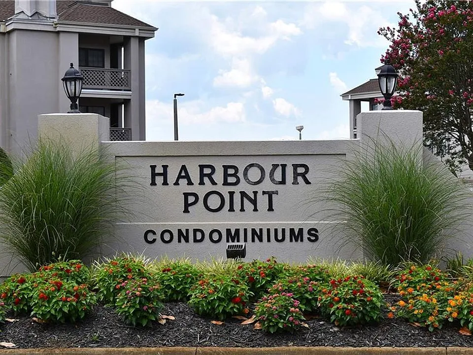 401 Harbour Point #302