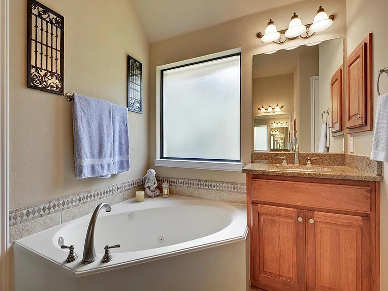 9504 Palmbrook Dr — Photo 13