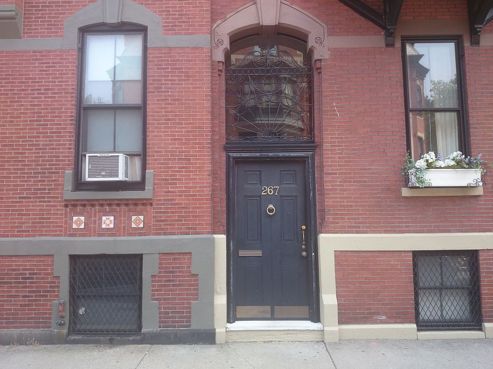 2nd image of 267 Clarendon St