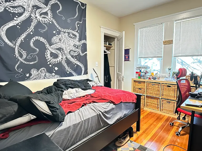 2 Glenley Ter #1B — Photo 12