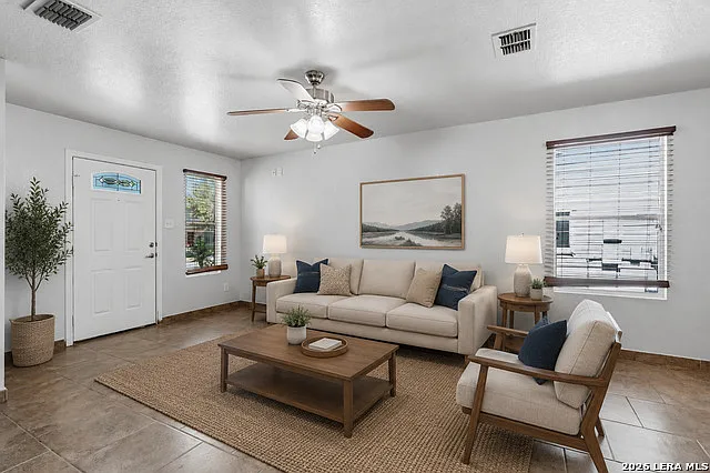 2 bed, 2.0 bath, 881 sqft, $1,350 — Photo 4