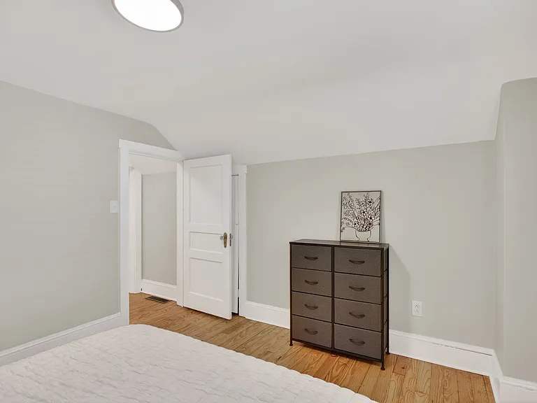 131 S Willow St — Photo 22