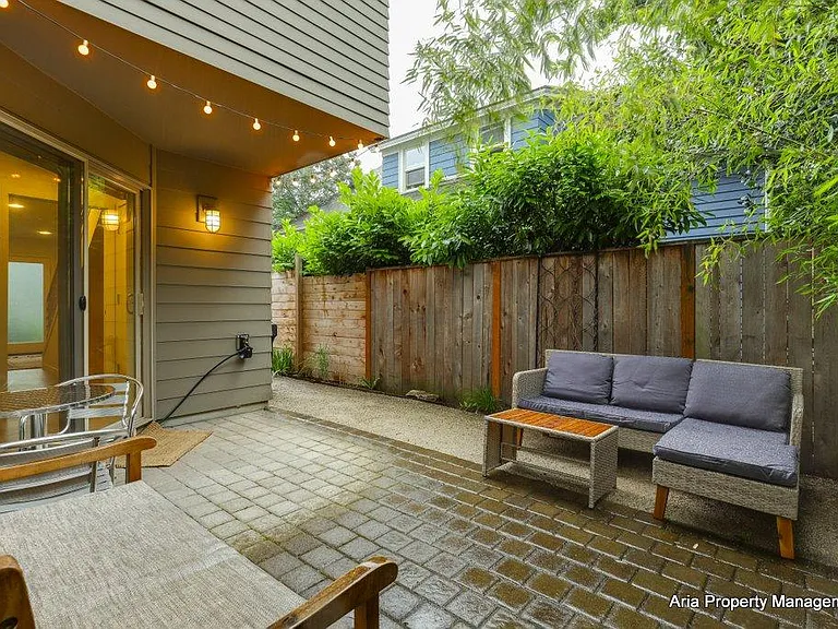163 SE 13th Ave — Photo 25