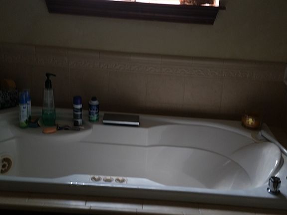 Jacuzzi in master