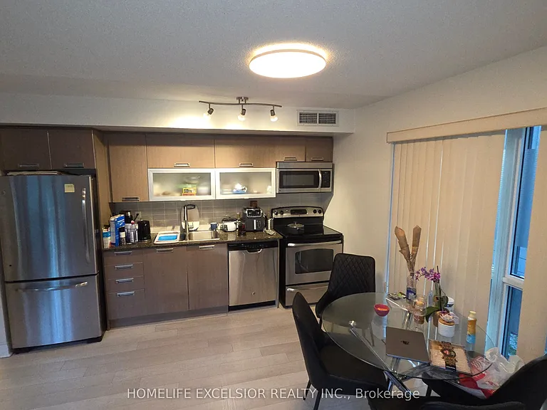 28 Ted Rogers Way #411 — Photo 8