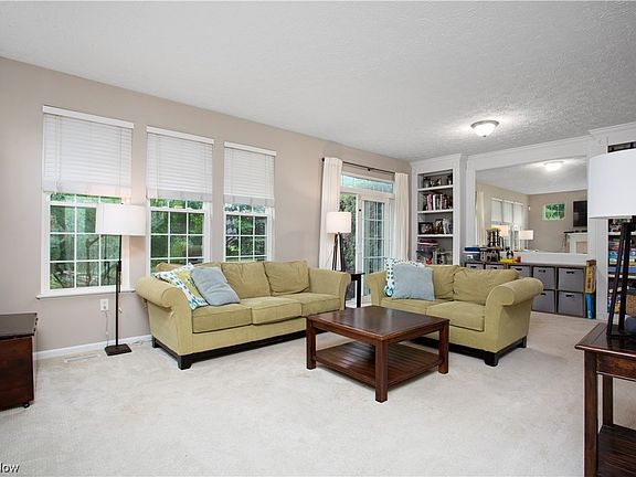 2nd image of 33229 Fairport Dr