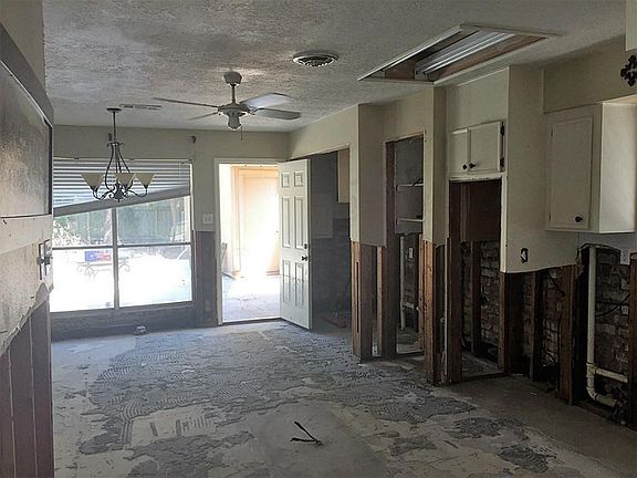 5th image of 15618 Laurel Heights Dr