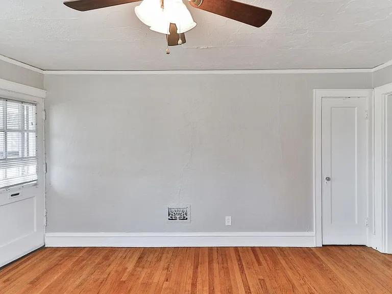 1401 Woodland Dr — Photo 7