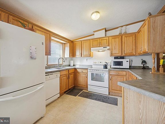 4th image of 147 3rd Ave