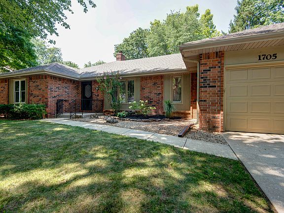 3rd image of 1705 E Vincent Drive