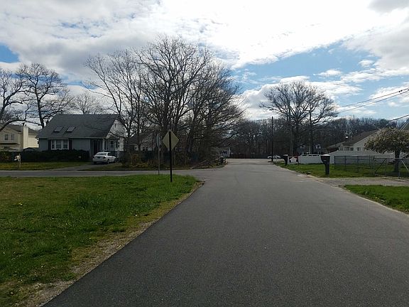 5th image of 10 Tallwood Dr